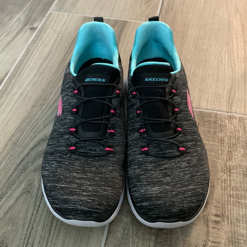 Skechers size 8